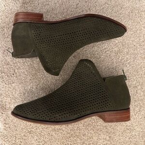 Kelsi Dagger Green Booties women’s size 8